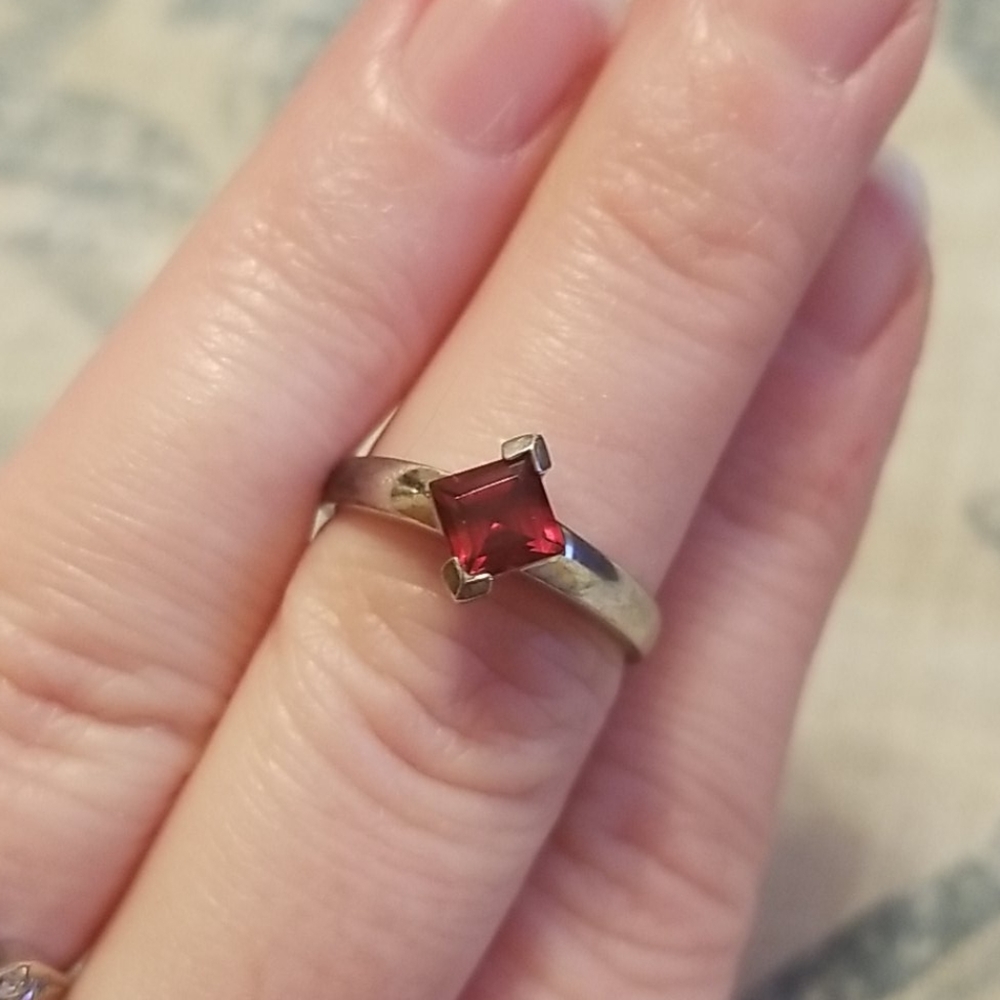 Garnet Solitaire size 6